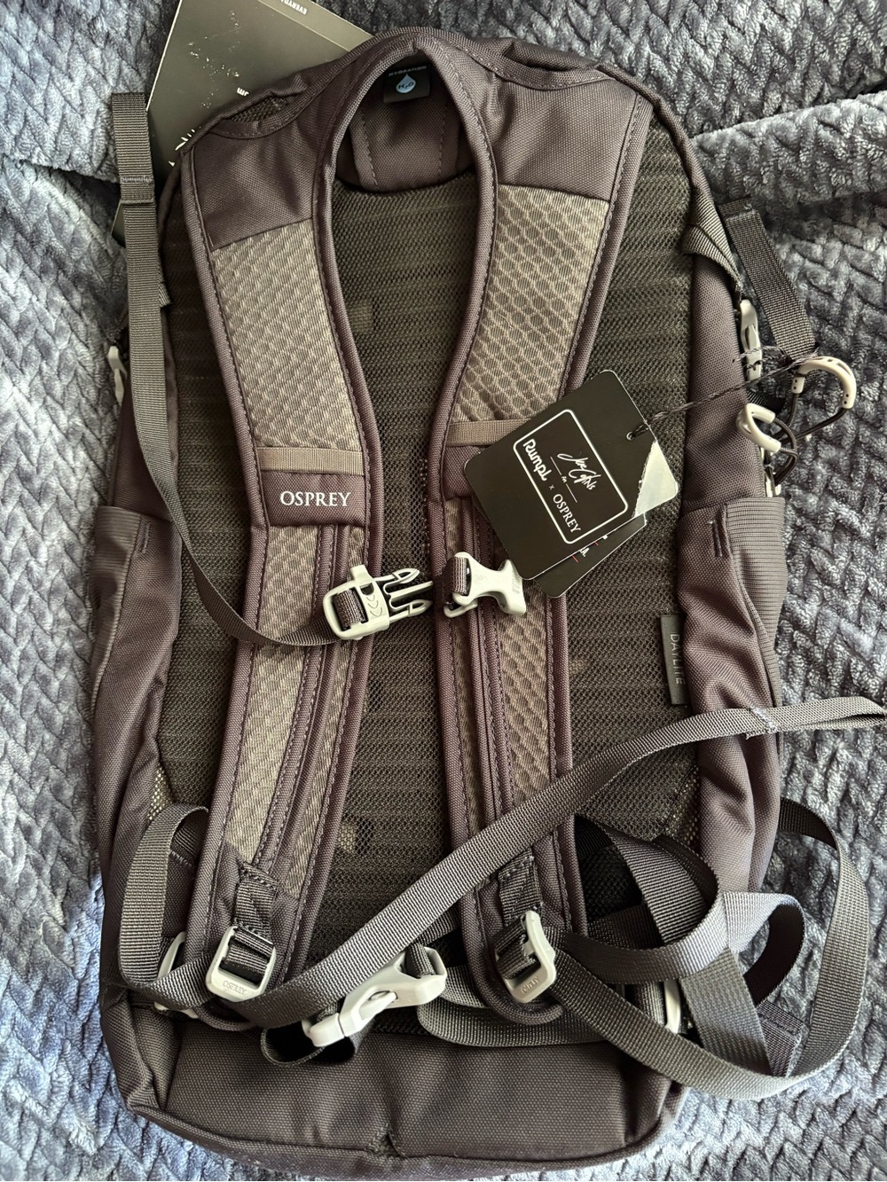 OSPREY Black Backpack with Earth-Tone Pattern and Turquoise Accents - Picture 3 of 4